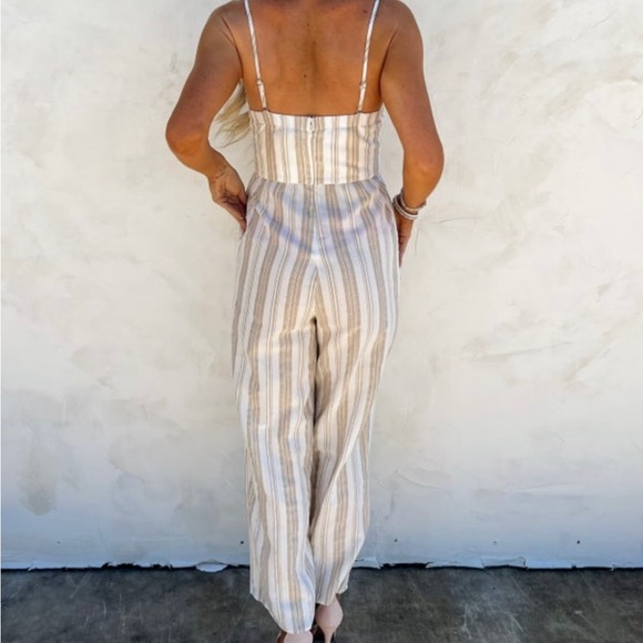 🔥Jumpsuit -beige striped bow detail cuteness🔥 - Picture 2 of 4